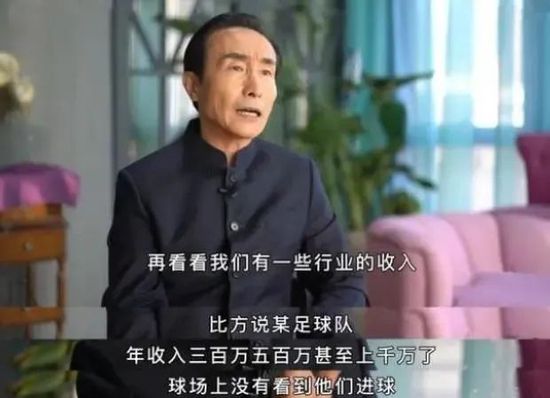 他曾为是否要越过法律孤身复仇而犹疑过，在情与理之间徘徊过，然而剧照上的李长峰似乎已抛弃这些纠结，而决定孤注一掷，背水一战